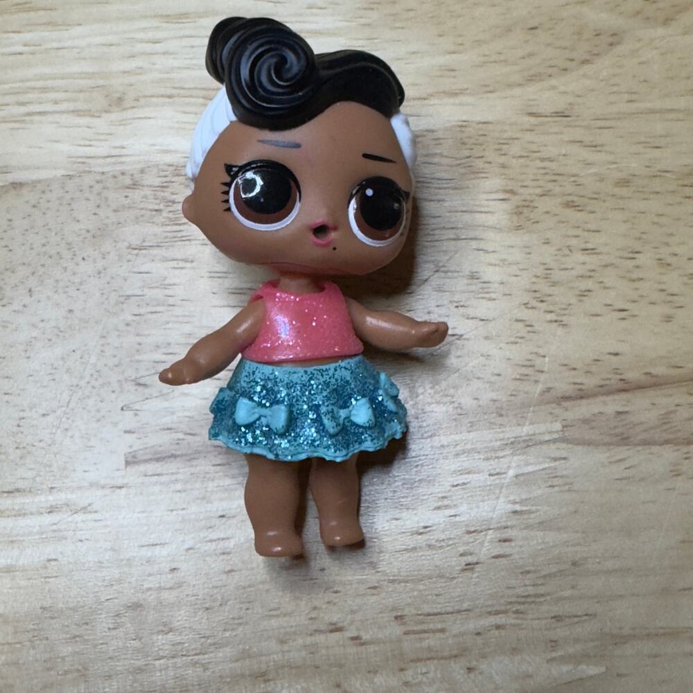 LOL Surprise Doll -‎ Dollface Series 2 With Glitter Outfit
